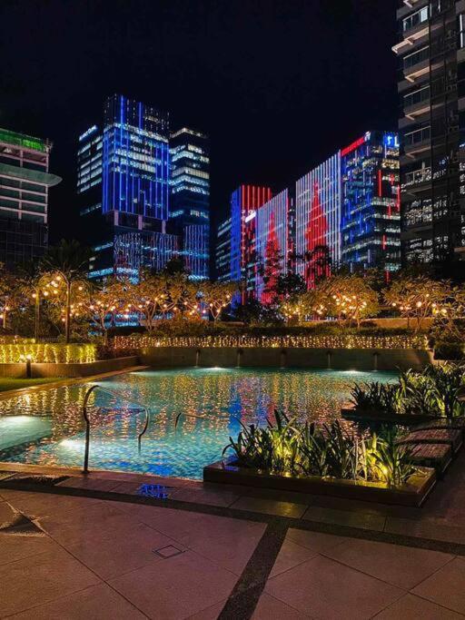 Cosy Executive 1 Bedroom Uptown Parksuites Ultra Fast Internet 마닐라 외부 사진