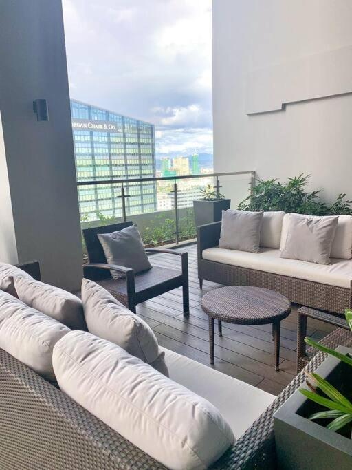 Cosy Executive 1 Bedroom Uptown Parksuites Ultra Fast Internet 마닐라 외부 사진