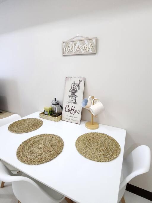Cosy Executive 1 Bedroom Uptown Parksuites Ultra Fast Internet 마닐라 외부 사진