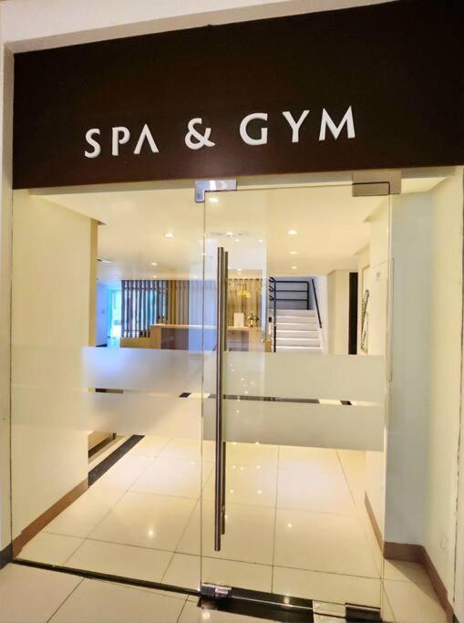 Cosy Executive 1 Bedroom Uptown Parksuites Ultra Fast Internet 마닐라 외부 사진