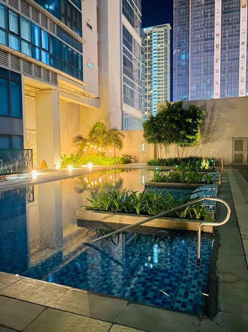 Cosy Executive 1 Bedroom Uptown Parksuites Ultra Fast Internet 마닐라 외부 사진