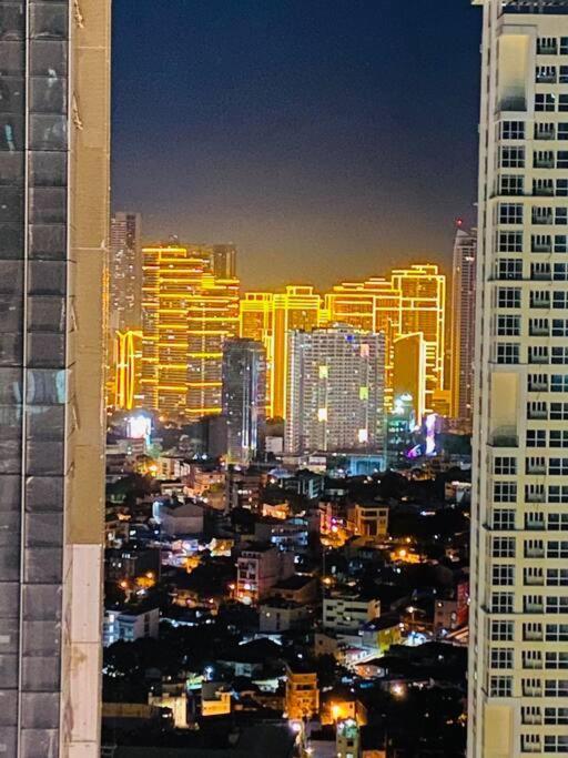 Cosy Executive 1 Bedroom Uptown Parksuites Ultra Fast Internet 마닐라 외부 사진