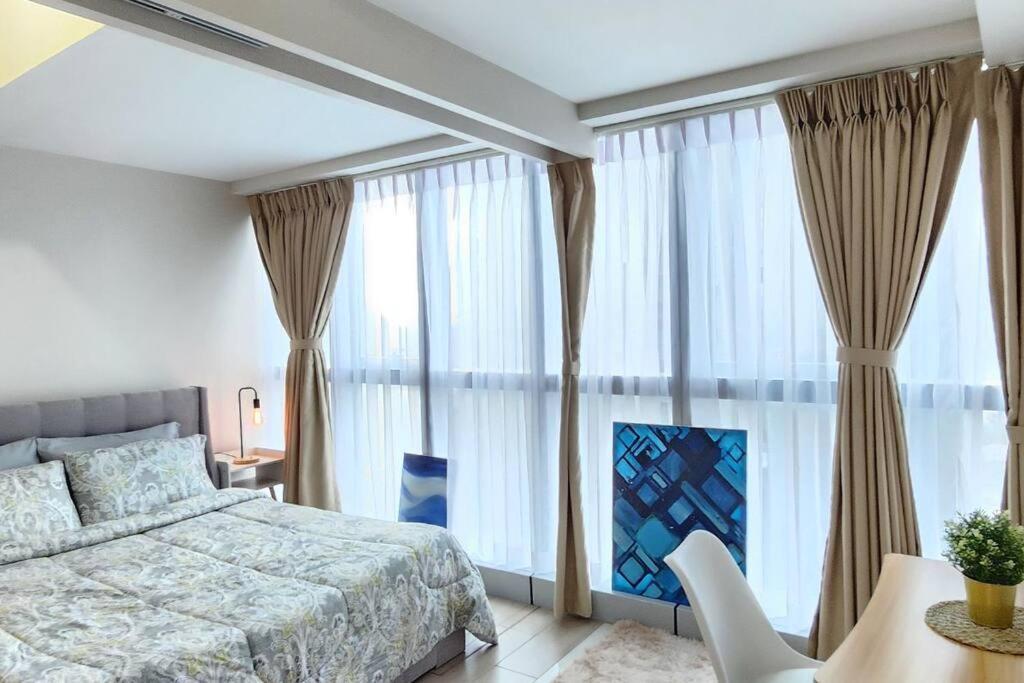 Cosy Executive 1 Bedroom Uptown Parksuites Ultra Fast Internet 마닐라 외부 사진