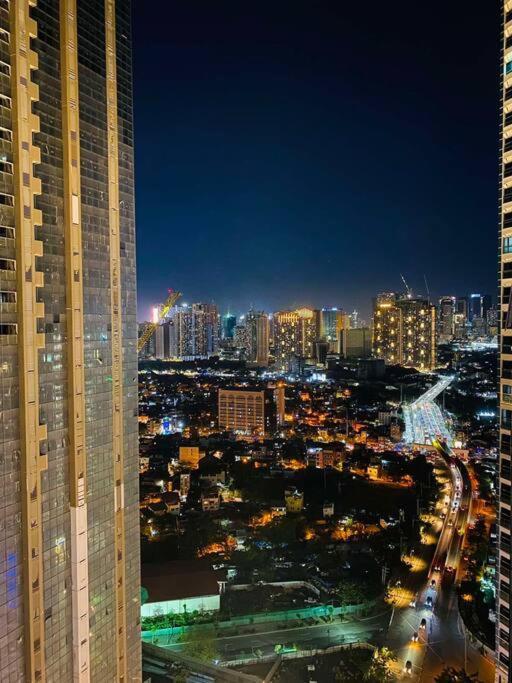 Cosy Executive 1 Bedroom Uptown Parksuites Ultra Fast Internet 마닐라 외부 사진